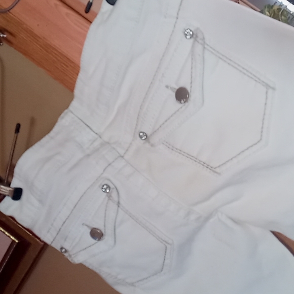 Embellished No boundaries jean Capri - Picture 8 of 9